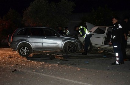Antalya'da cip ile otomobil çarpıştı: 2 ölü, 3 yaralı